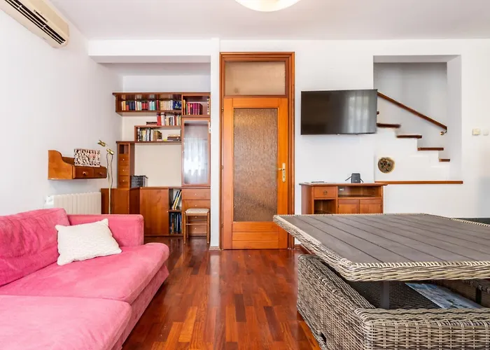 Violeta With The Sea View, 3 Min Walk To The Villa