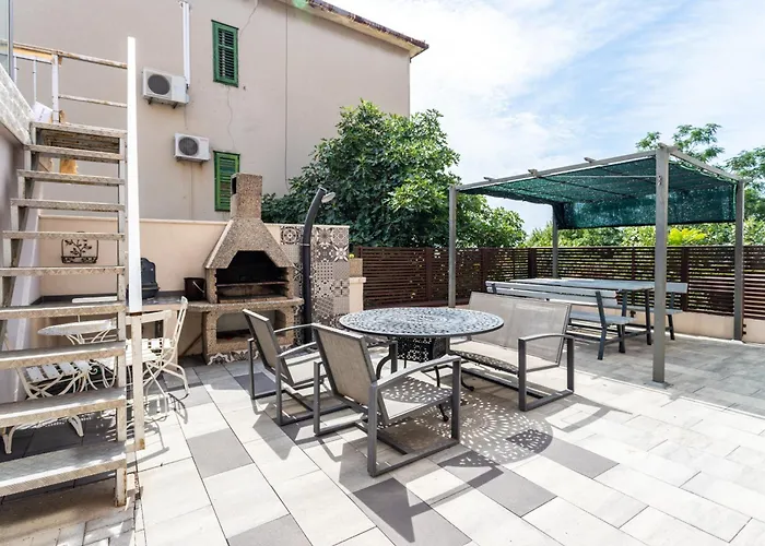 Violeta With The Sea View, 3 Min Walk To The Villa Split